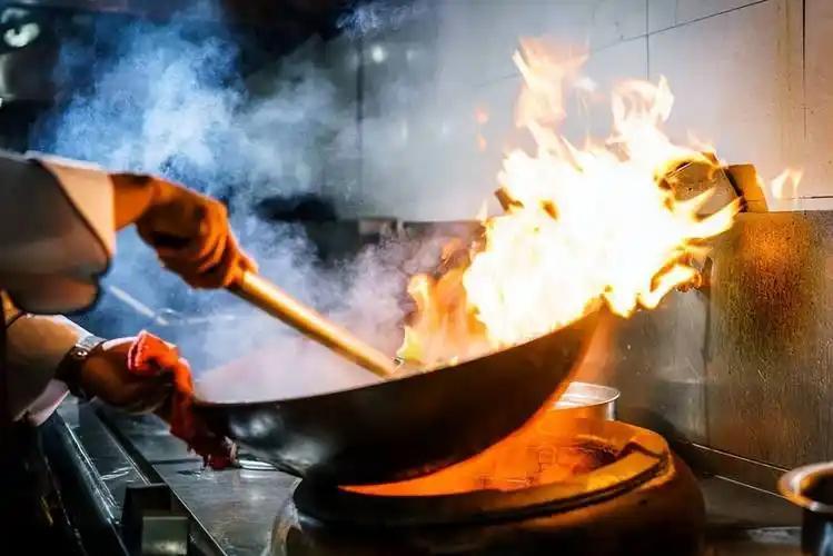 餐饮油烟：城市中的隐形杀手与治理之道
